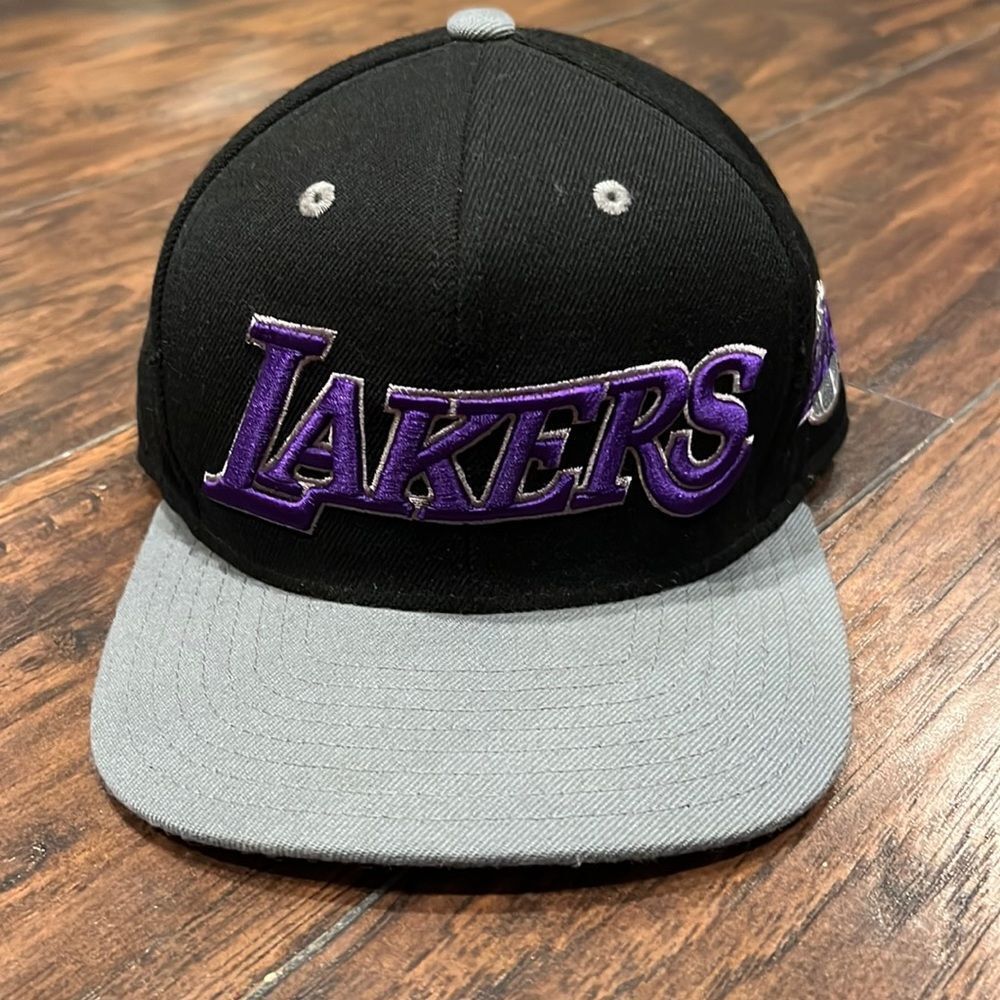 NBA Los Angeles Lakers Adidas Cap‎ Black Purple Gray Snapback Flat Brim Hat